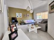 Casa com 4 dormitórios à venda, 220 m² por R$...