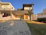 Casa com 4 dormitórios à venda, 220 m² por R$...