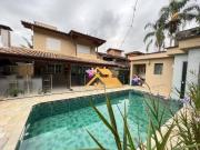 Casa com 4 dormitórios à venda, 220 m² por R$...