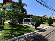 Casa com 4 dormitórios à venda, 227 m² por R$...
