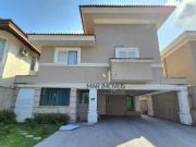 Casa com 4 dormitórios à venda, 230 m² por R$...