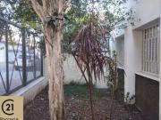 Casa com 4 dormitórios à venda, 230 m² por R$...