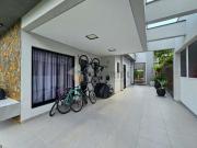 Casa com 4 dormitórios à venda, 230 m² por R$...