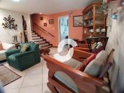 Casa com 4 dormitórios à venda, 232 m² por R$...