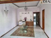 Casa com 4 dormitórios à venda, 237 m² por R$...