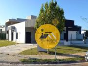 Casa com 4 dormitórios à venda, 238 m² por R$...