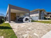 Casa com 4 dormitórios à venda, 241 m² por R$...