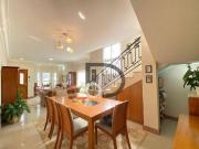 Casa com 4 dormitórios à venda, 249 m² por R$...