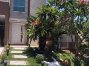 Casa com 4 dormitórios à venda, 250 m² por R$...