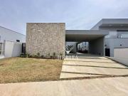 Casa com 4 dormitórios à venda, 250 m² por R$...
