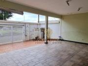 Casa com 4 dormitórios à venda, 250 m² por R$ 900.000...
