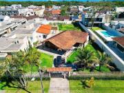 Casa com 4 dormitórios à venda, 258 m² por R$...