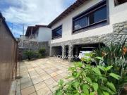 Casa com 4 dormitórios à venda, 260 m² por R$...