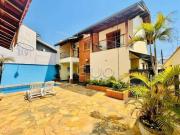 Casa com 4 dormitórios à venda, 263 m² por R$...