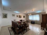 Casa com 4 dormitórios à venda, 270 m² por R$...