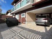 Casa com 4 dormitórios à venda, 271 m² por R$...