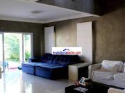 Casa com 4 dormitórios à venda, 272 m² por R$...