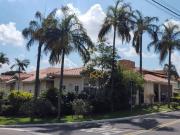 Casa com 4 dormitórios à venda, 279 m² por R$...