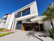 Casa com 4 dormitórios à venda, 290 m² por R$...