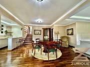 Casa com 4 dormitórios à venda, 294 m² por R$...