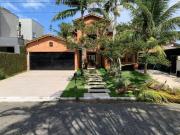 Casa com 4 dormitórios à venda, 294 m² por R$...