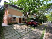 Casa com 4 dormitórios à venda, 300 m² por R$...