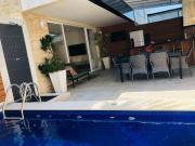 Casa com 4 dormitórios à venda, 300 m² por R$...