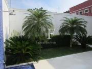 Casa com 4 dormitórios à venda, 300 m² por R$...