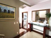 Casa com 4 dormitórios à venda, 300 m² por R$...