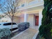 Casa com 4 dormitórios à venda, 300 m² por R$...