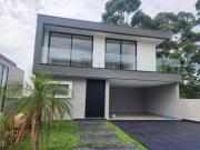 Casa com 4 dormitórios à venda, 300 m² por R$...