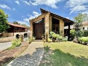 Casa com 4 dormitórios à venda, 300 m² por R$...