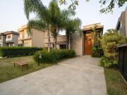 Casa com 4 dormitórios à venda, 306 m² por R$...