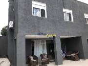 Casa com 4 dormitórios à venda, 310 m² por R$...