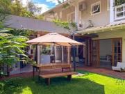 Casa com 4 dormitórios à venda, 318 m² por R$...