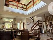 Casa com 4 dormitórios à venda, 320 m² por R$...