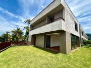 Casa com 4 dormitórios à venda, 322 m² por R$...