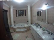 Casa com 4 dormitórios à venda, 330 m² por R$...
