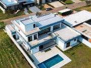 Casa com 4 dormitórios à venda, 331 m² por R$...