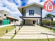 Casa com 4 dormitórios à venda, 336 m² por R$...