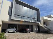 Casa com 4 dormitórios à venda, 350 m² por R$...