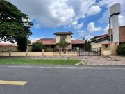 Casa com 4 dormitórios à venda, 351 m² por R$...