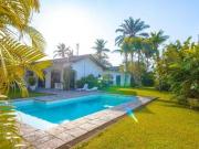 Casa com 4 dormitórios à venda, 358 m² por R$...