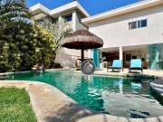 Casa com 4 dormitórios à venda, 360 m² por R$...