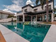 Casa com 4 dormitórios à venda, 365 m² por R$...