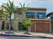 Casa com 4 dormitórios à venda, 370 m² por R$...