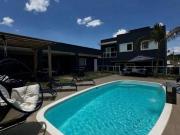 Casa com 4 dormitórios à venda, 370 m² por R$...