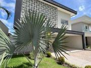 Casa com 4 dormitórios à venda, 372 m² por R$...