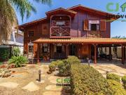 Casa com 4 dormitórios à venda, 375 m² por R$...