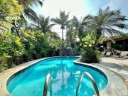 Casa com 4 dormitórios à venda, 380 m² por R$...